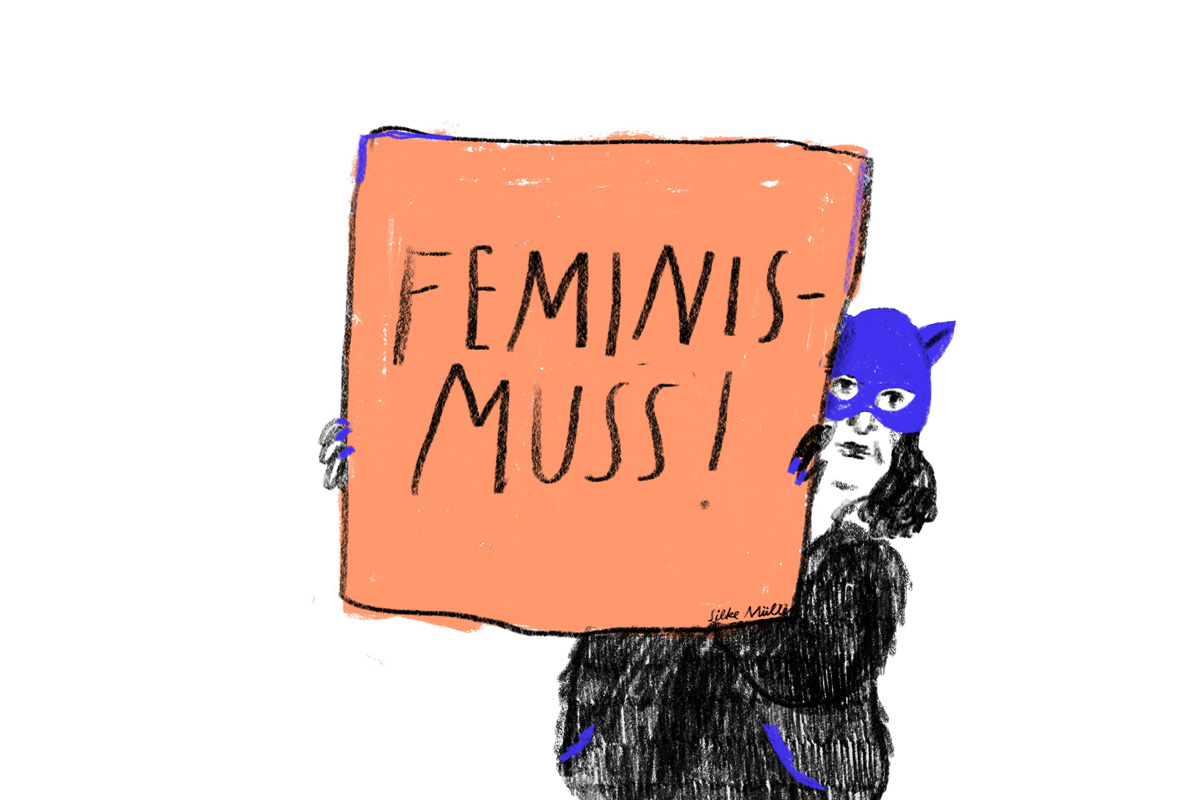Eine Person mit Pussy-Hat - eine Mütze mit Katzenohren und Maske - hält ein Plakat hoch. Darauf steht: Feminis-MUSS | 8. März FeminisMUSS | Illustration Silke Müller